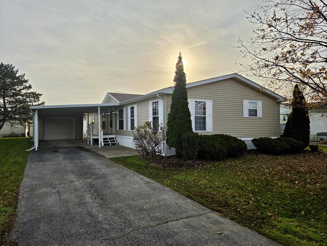 11 Blue Bird Ln., Beecher, IL 60401