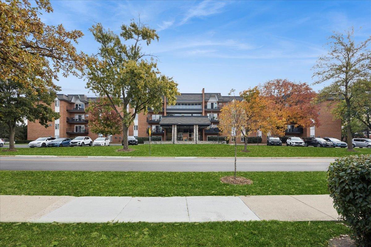 4221 Saratoga Ave. #115A, Downers Grove, IL 60515