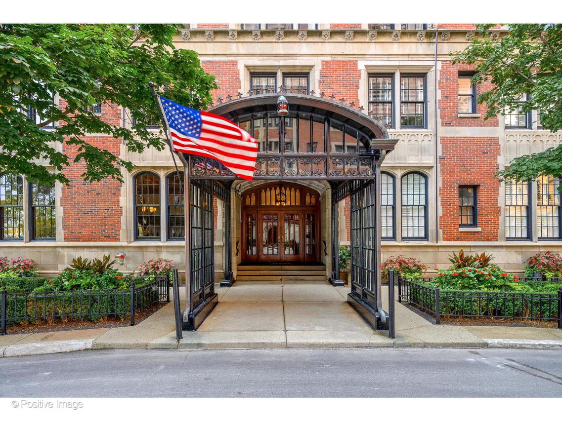 1120 N Lake Shore Dr. #10C, Chicago, IL 60611