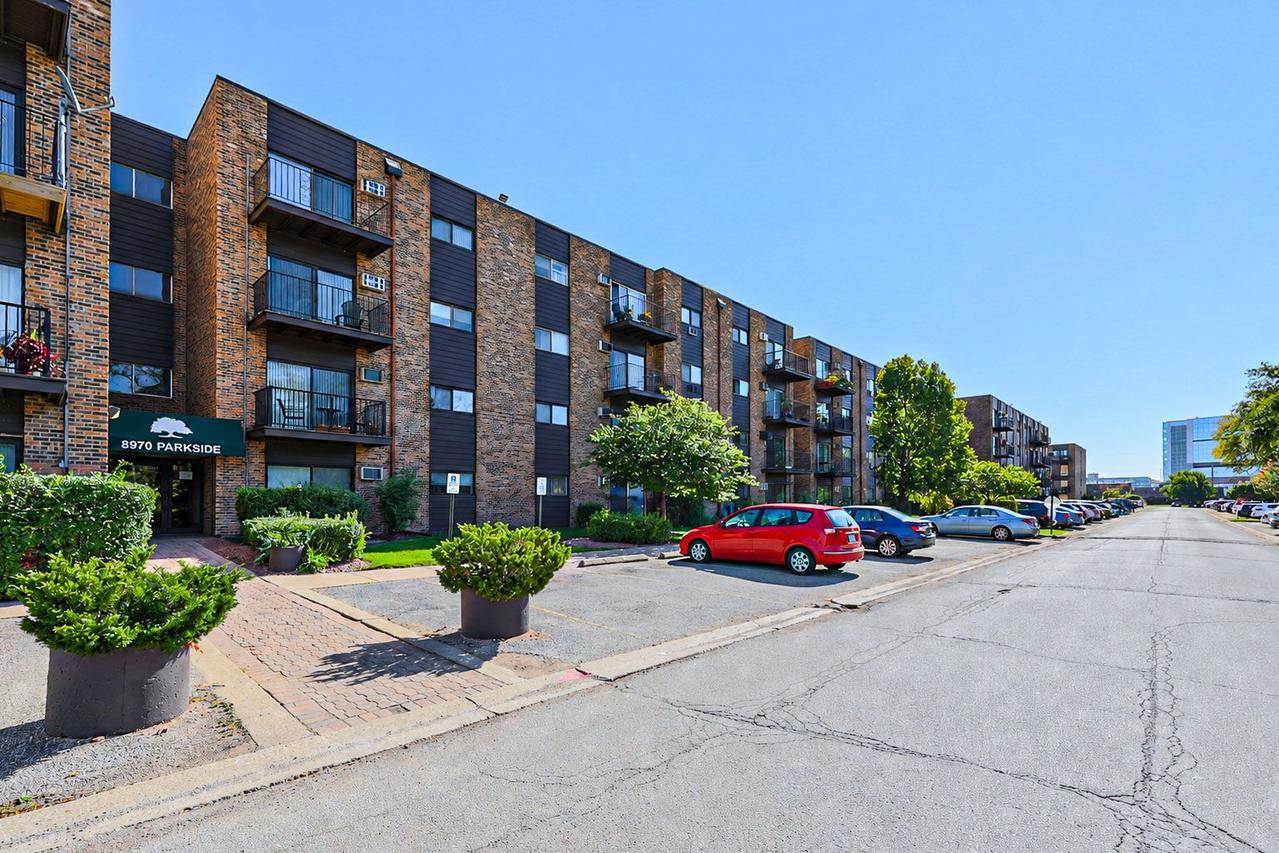 8970 N Parkside Ave. #106, Des Plaines, IL 60016