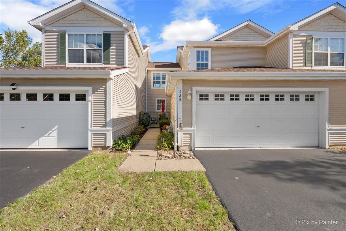 425 N Carlisle Ct., Round Lake, IL 60073