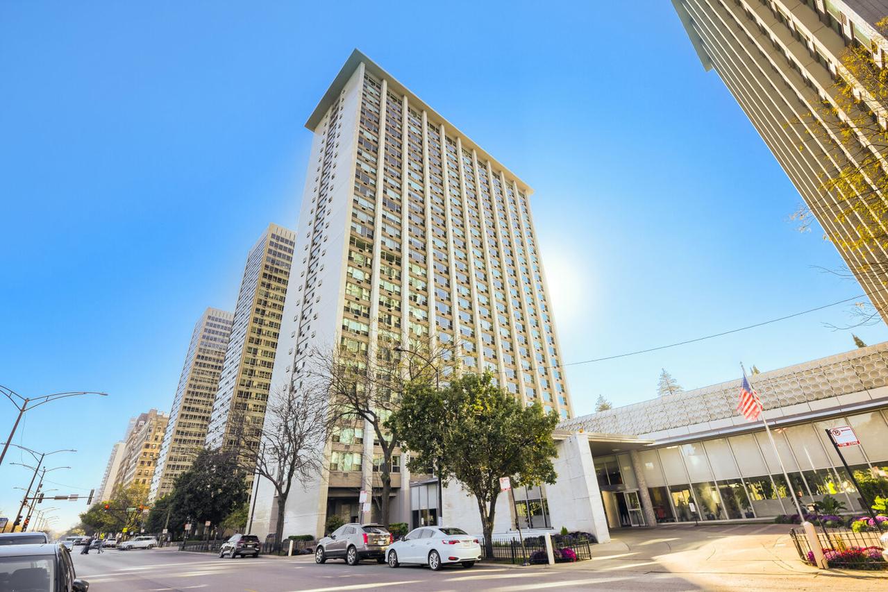 3600 N Lake Shore Dr. #2103, Chicago, IL 60613