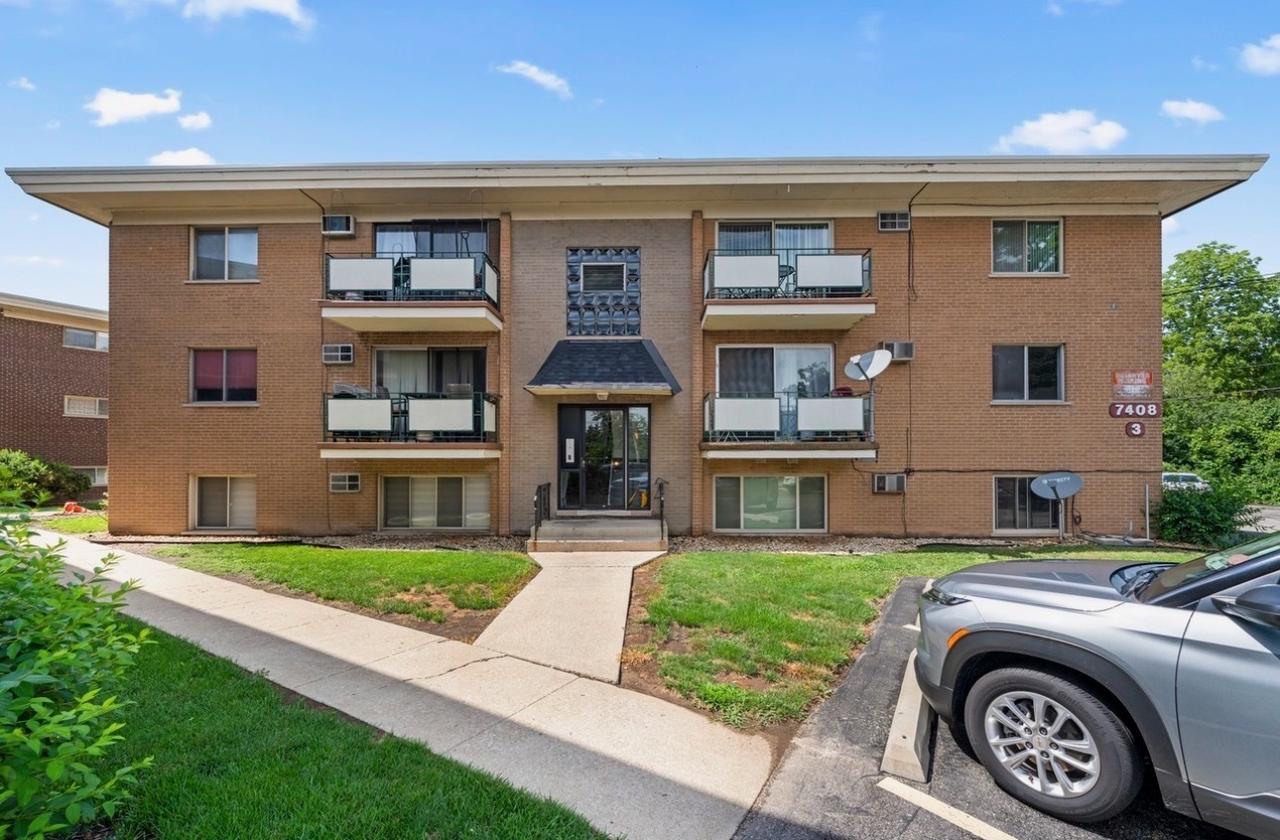 7408 W 111th St. #303, Worth, IL 60482