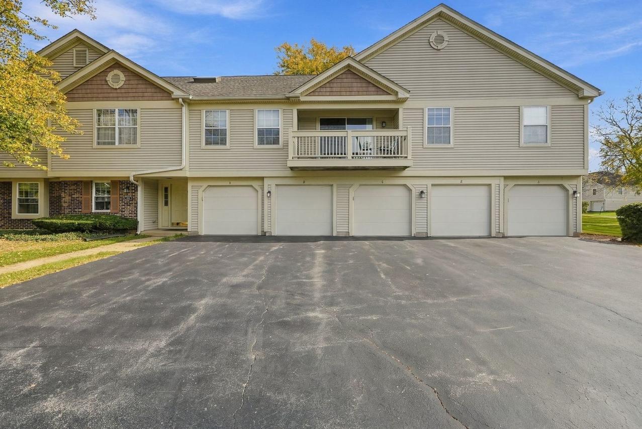 1253 Ballantrae Pl. #A, Mundelein, IL 60060