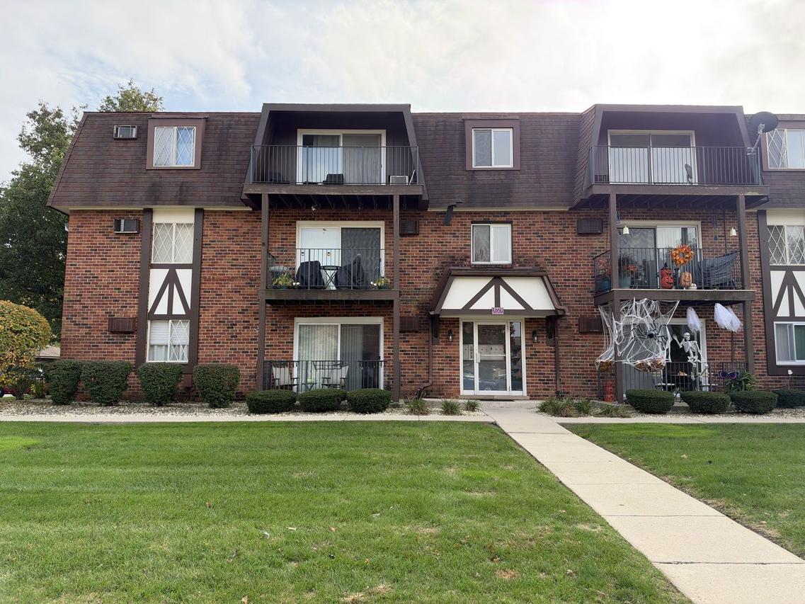 5723 129th St. #8E, Crestwood, IL 60445