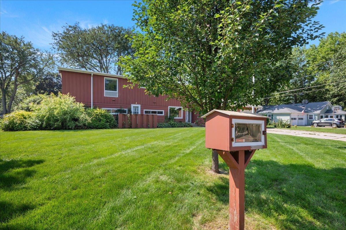 303 Central Ave., Aurora, IL 60506