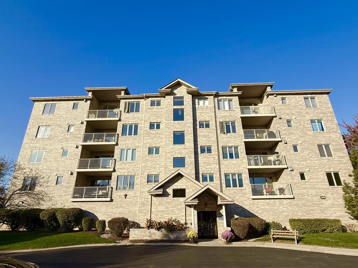 11131 Waters Edge Dr. #4B, Orland Park, IL 60467