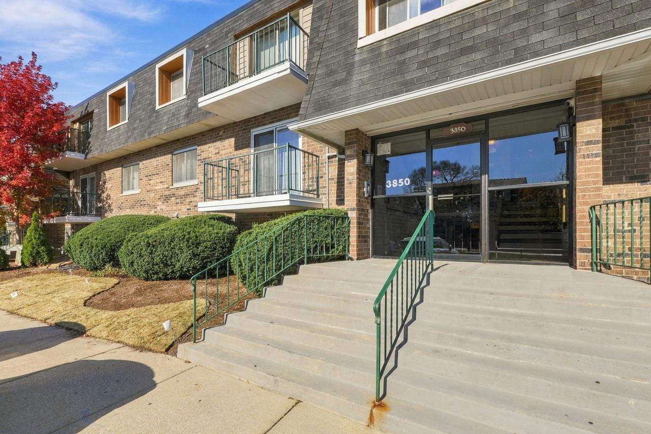 3850 S Parkway Dr. #1F, Northbrook, IL 60062