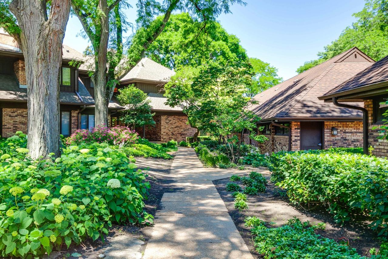 3875 S Mission Hills Rd., Northbrook, IL 60062