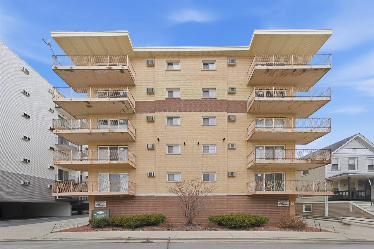 7443 Washington St. #505, Forest Park, IL 60130