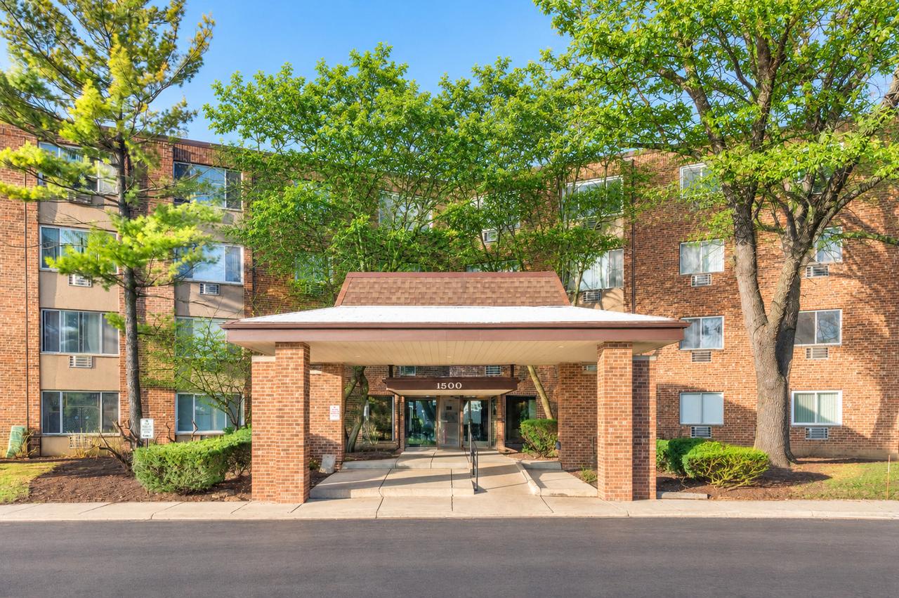 1500 Robin Cir. #405, Hoffman Estates, IL 60169