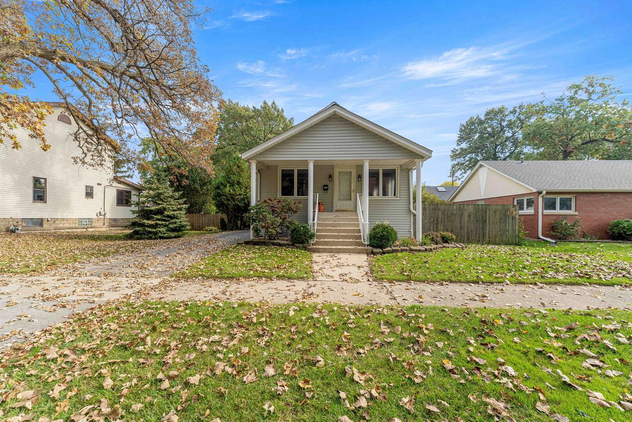9543 S 51st Ave., Oak Lawn, IL 60453