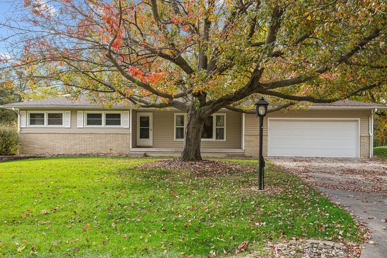 3720 Hazelcrest Dr., East Moline, IL 61244