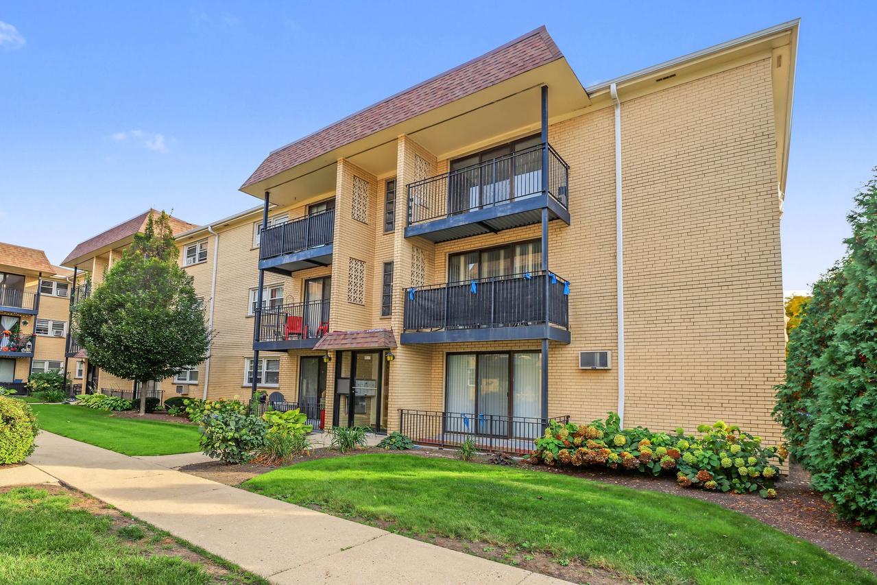6547 N Harlem Ave. #3W, Chicago, IL 60631