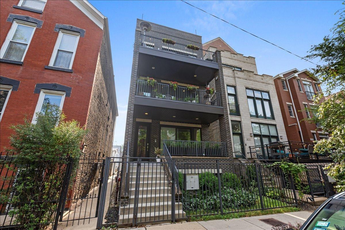 825 N Wood St. #3, Chicago, IL 60622