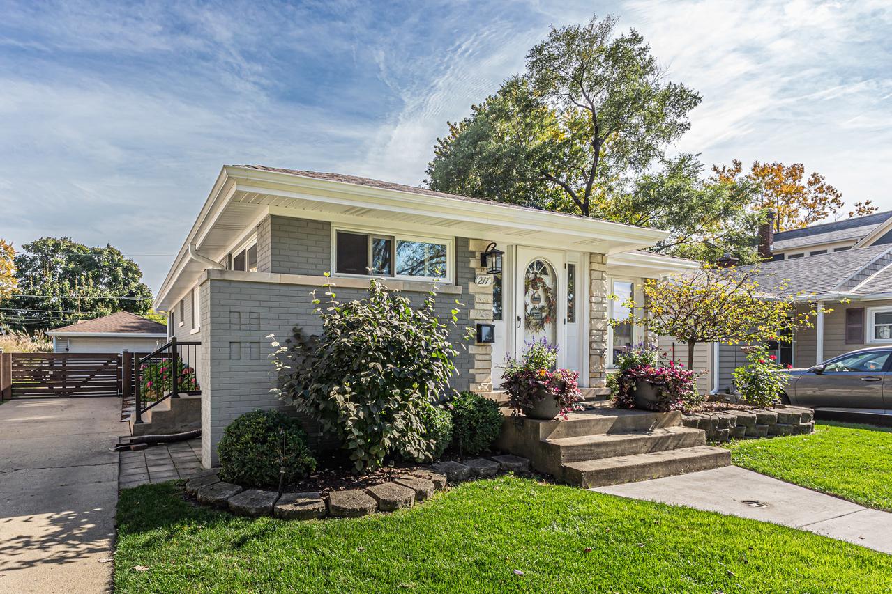 217 S Owen St., Mount Prospect, IL 60056