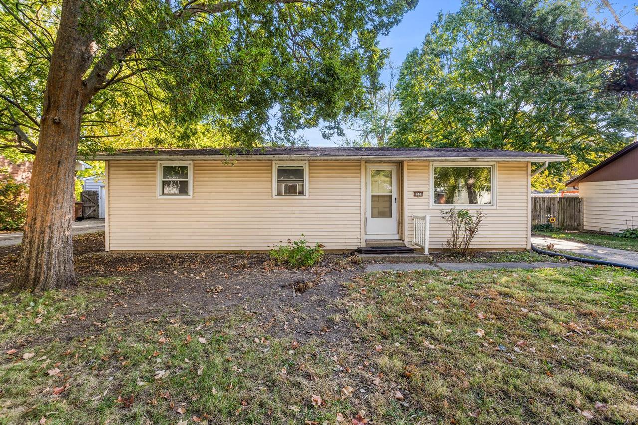 1008 Holiday Dr., Champaign, IL 61821