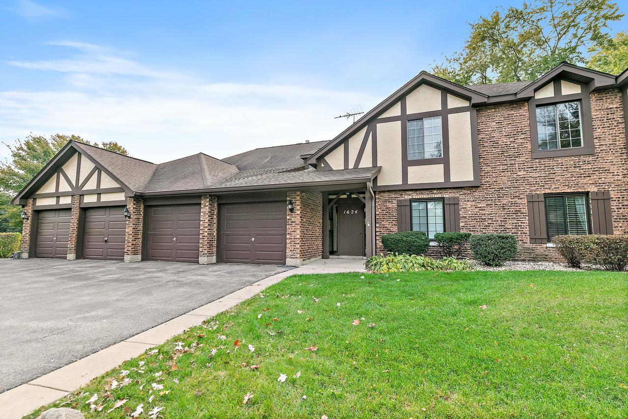 1624 Salisbury Ct. #C, Wheaton, IL 60189