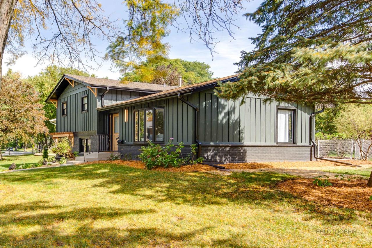 6955 Parkview Dr., Downers Grove, IL 60516