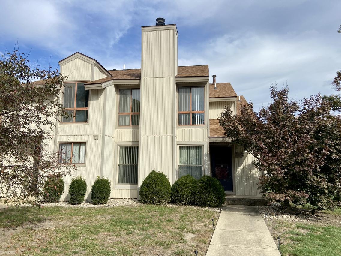 28 Colony West Dr., Champaign, IL 61820