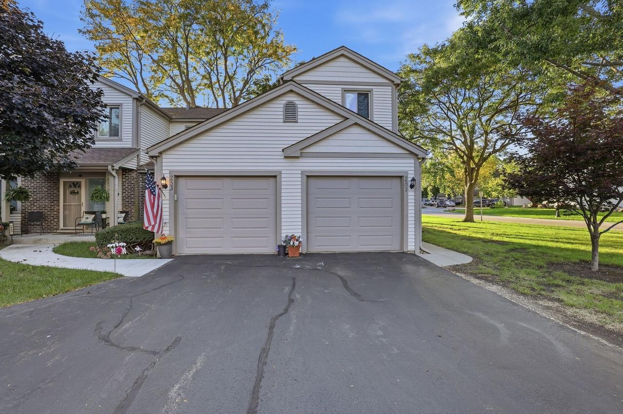 251 E Forest Knoll Dr., Palatine, IL 60074