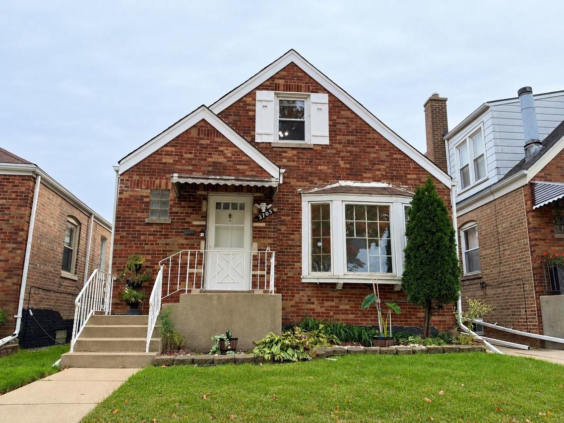 3705 W 70th St., Chicago, IL 60629