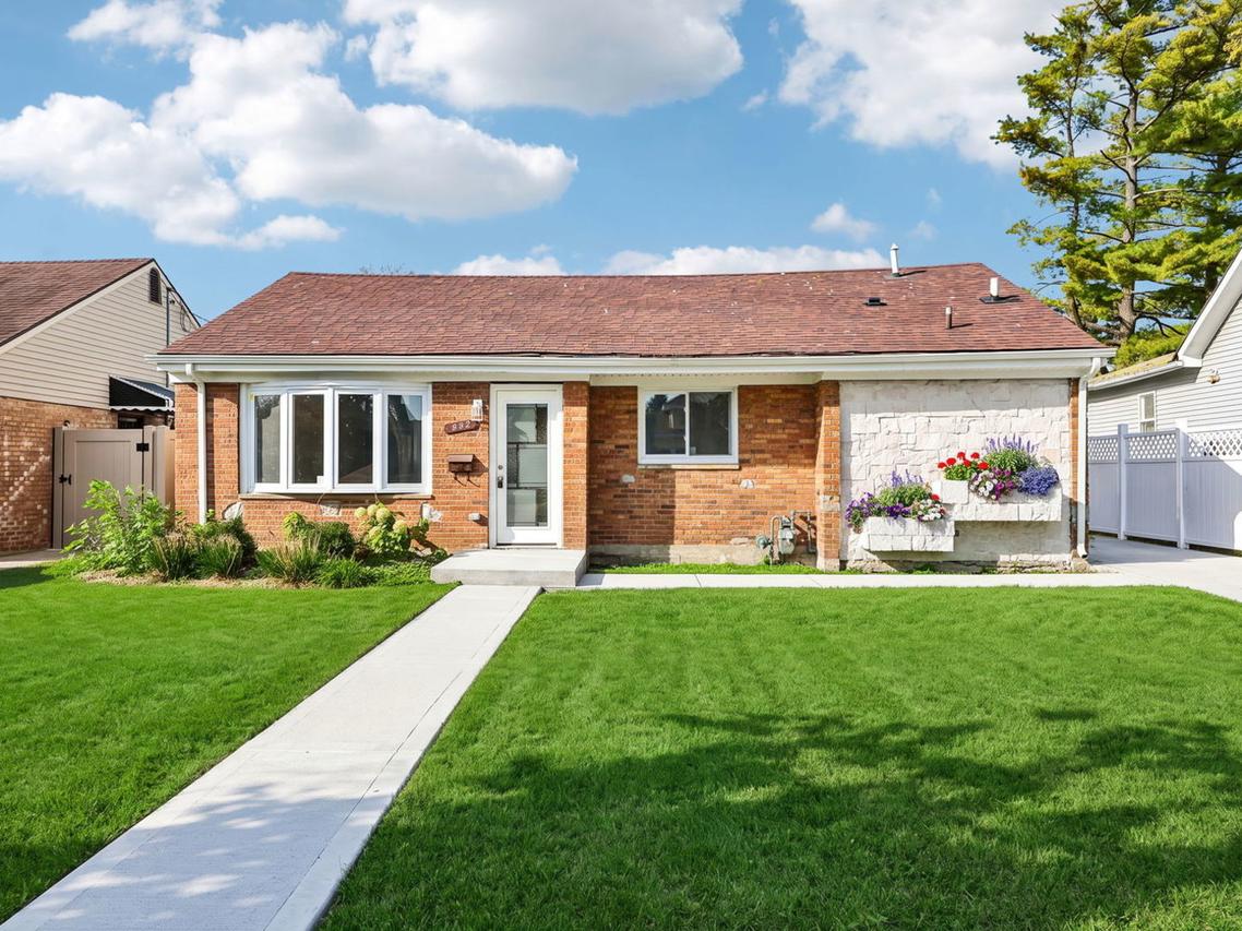 452 Granville Ave., Hillside, IL 60162