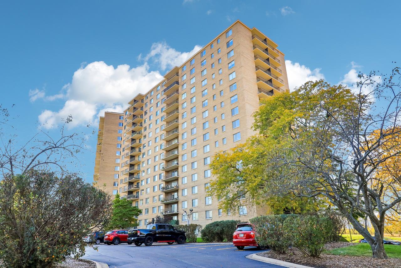 7033 N Kedzie Ave. #1704, Chicago, IL 60645
