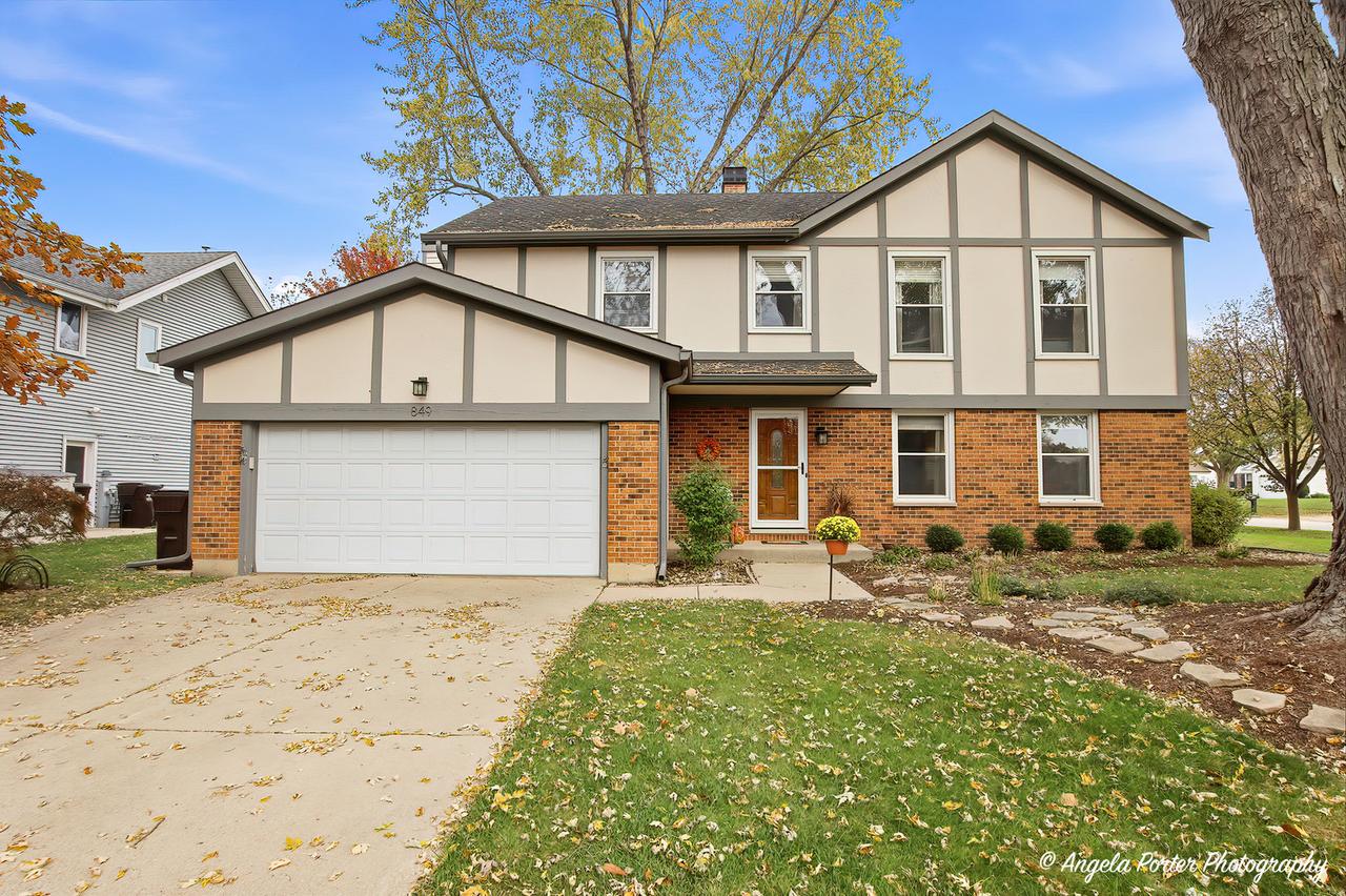 849 Blue Mound Dr., Crystal Lake, IL 60014