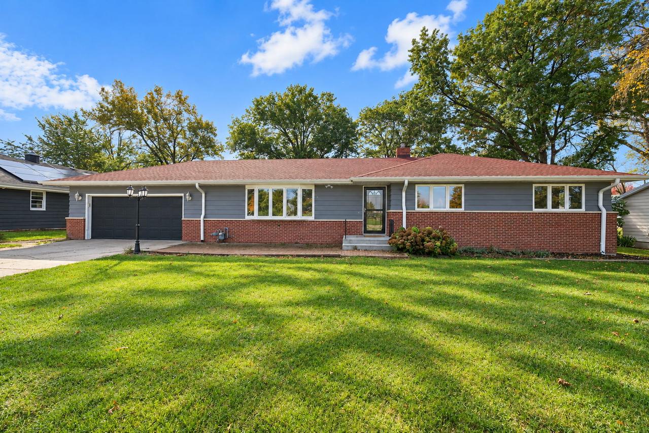 204 E Fairview Dr., Dekalb, IL 60115