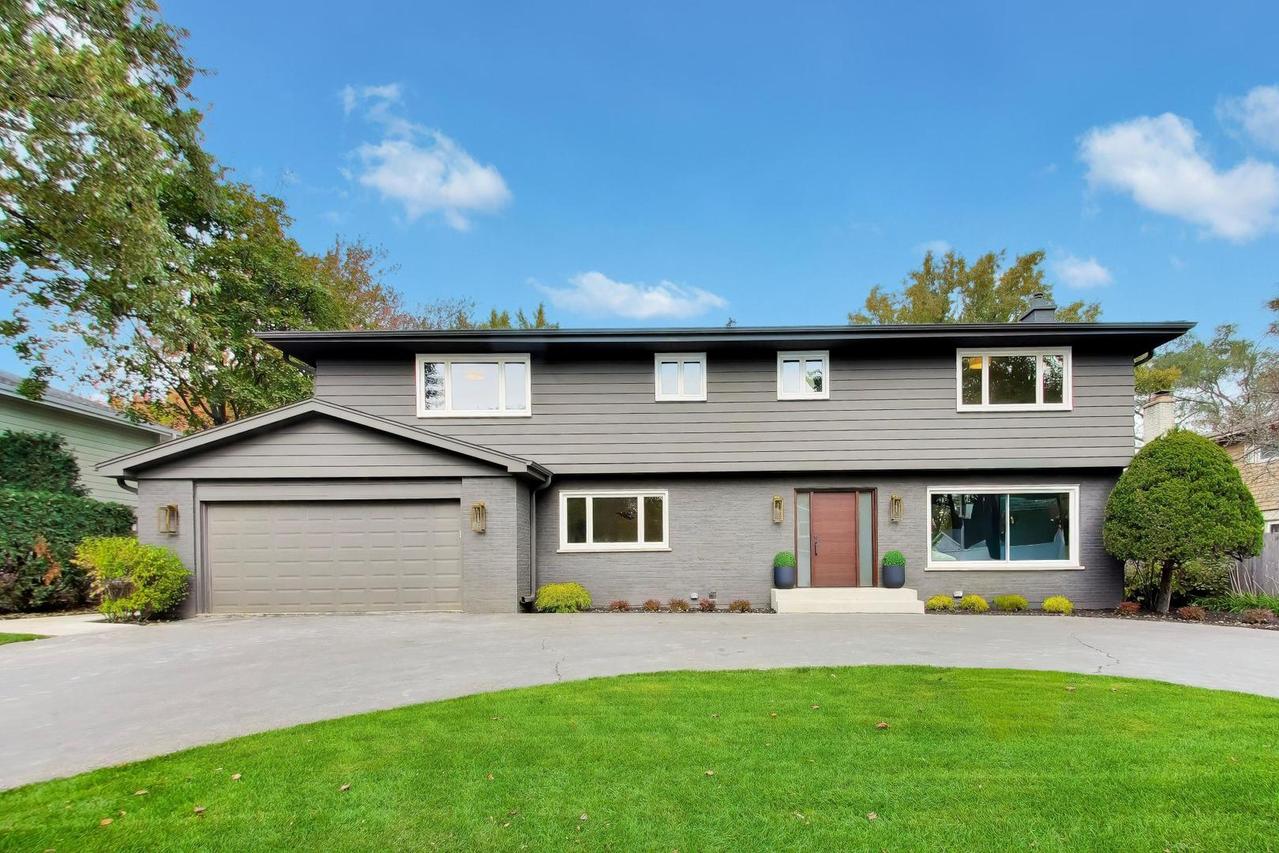 2626 Farnsworth Ln., Northbrook, IL 60062