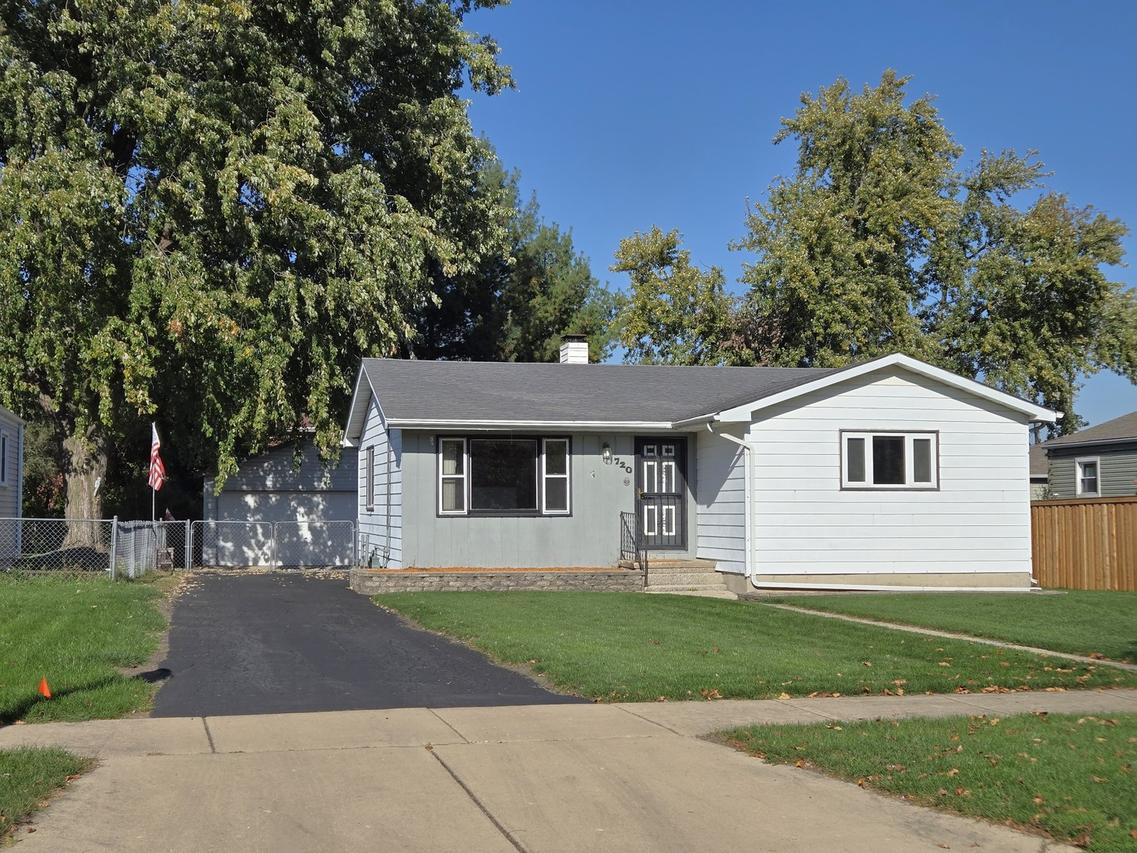 720 E Le Moyne Ave., Lombard, IL 60148