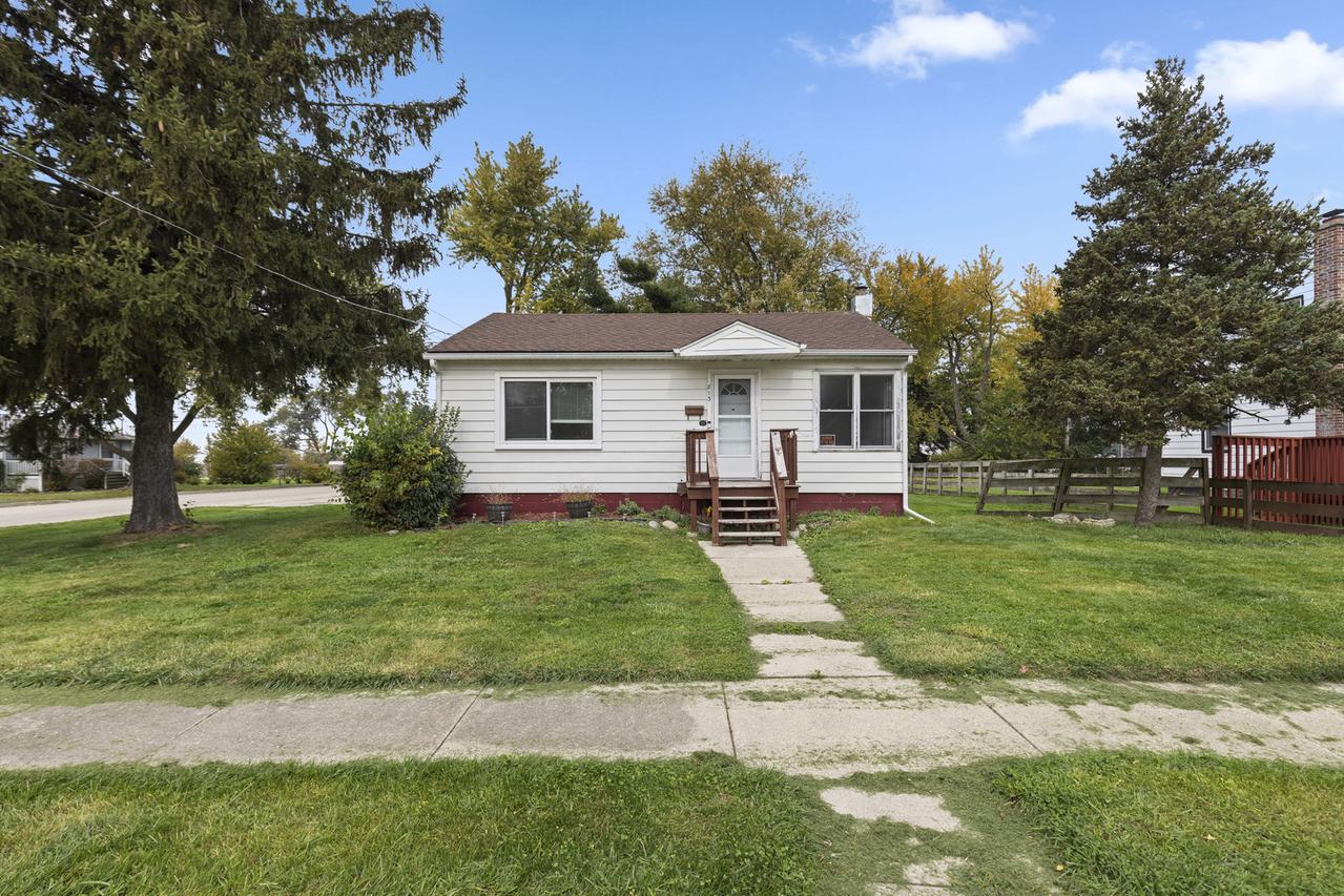 813 W Washington St., Harvard, IL 60033