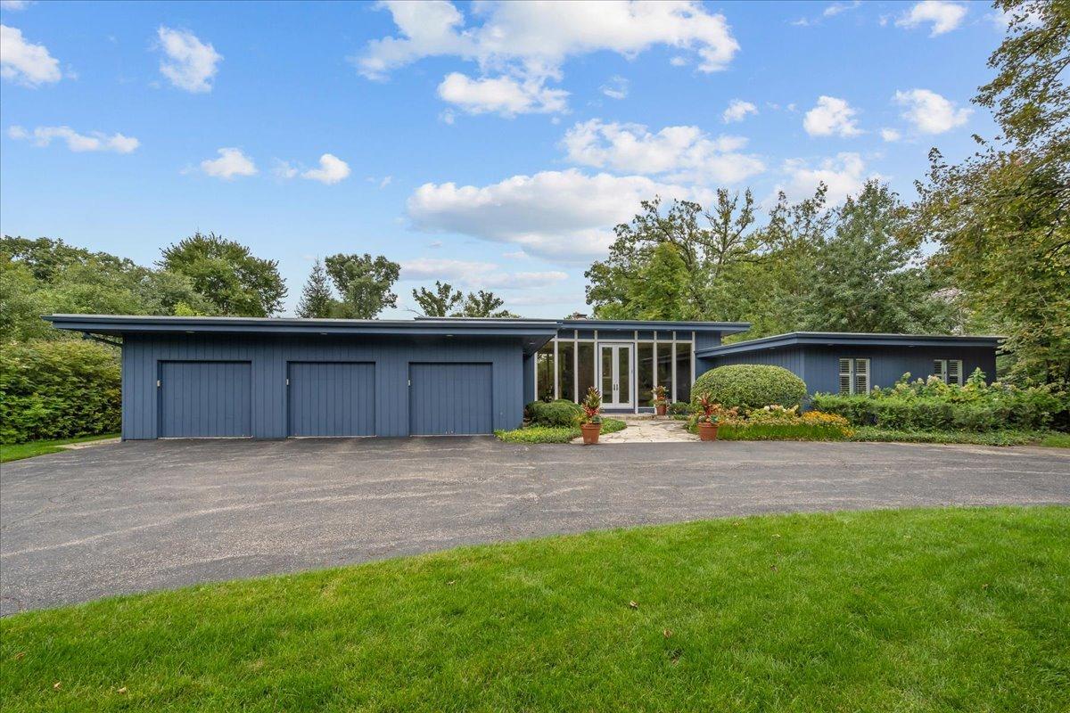 1675 Eastwood Ave., Highland Park, IL 60035
