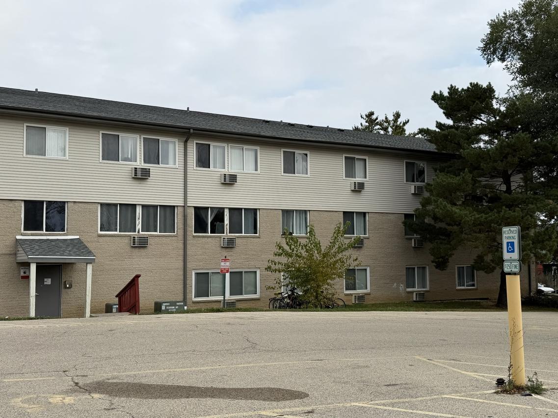 655 Deepwoods Dr. #1J, Mundelein, IL 60060