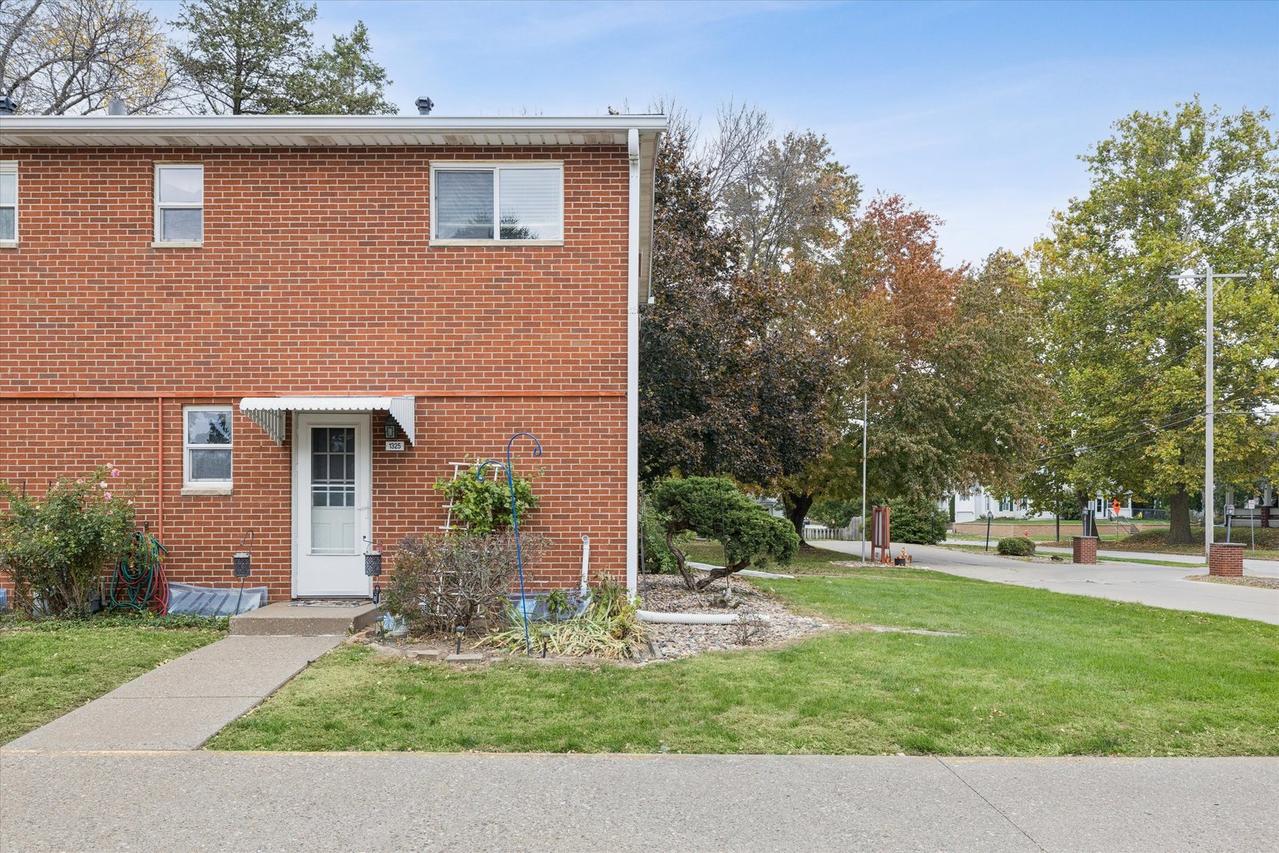 1325 9th St., Moline, IL 61265