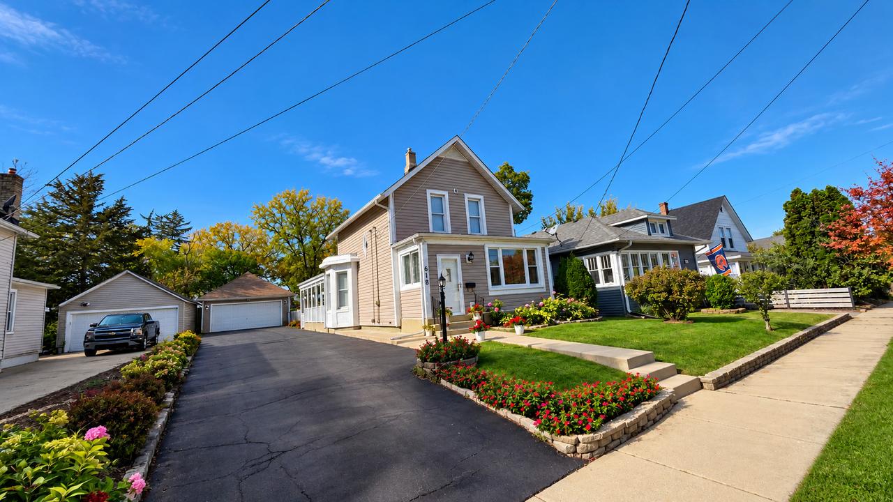 618 Grace St., Elgin, IL 60120