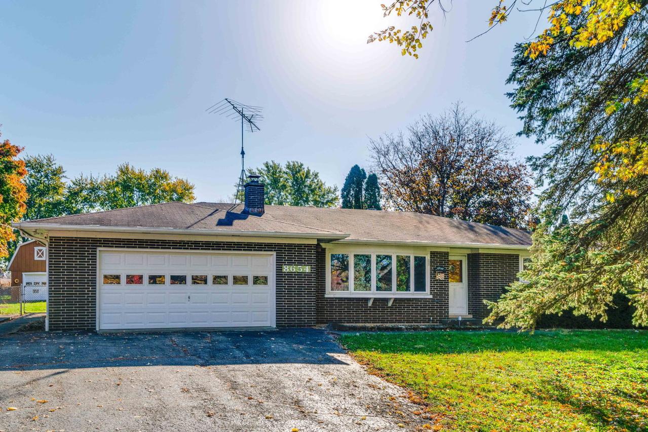 8654 Richardson Rd., Spring Grove, IL 60081