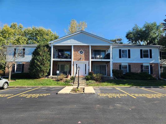 971 Golf Course Rd. #4, Crystal Lake, IL 60014