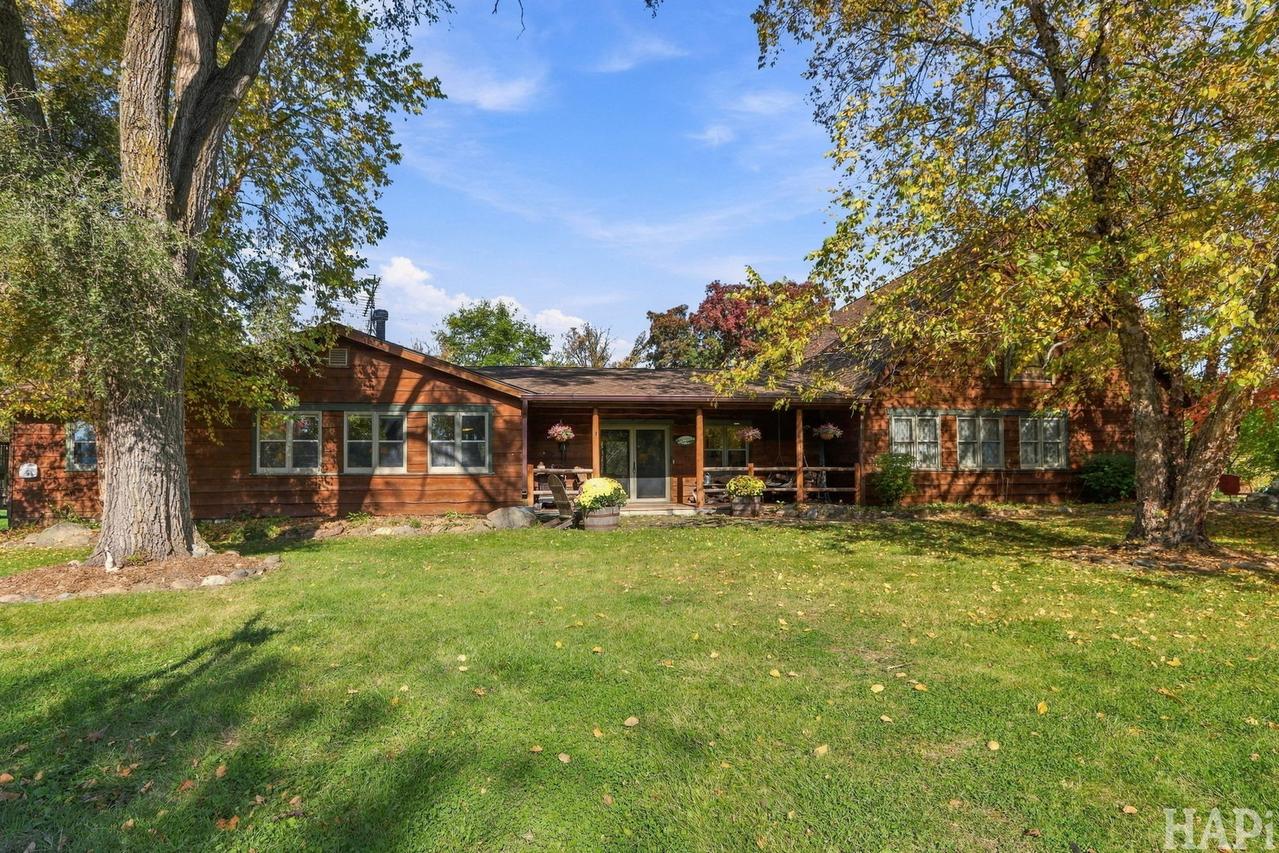 22214 W Pineview Dr., Antioch, IL 60002