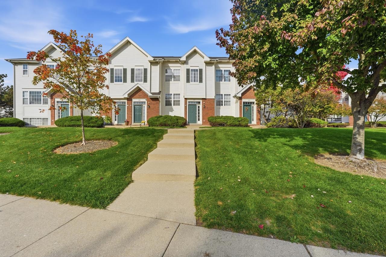 747 River Walk Dr., Wheeling, IL 60090