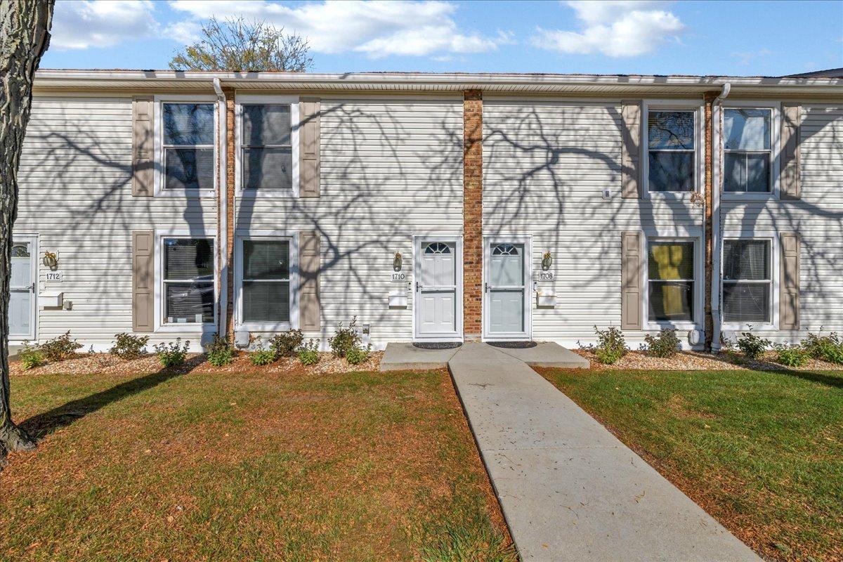 1710 Ardwick Dr., Hoffman Estates, IL 60169