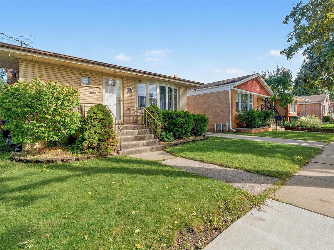 2712 W 97th Pl., Evergreen Park, IL 60805