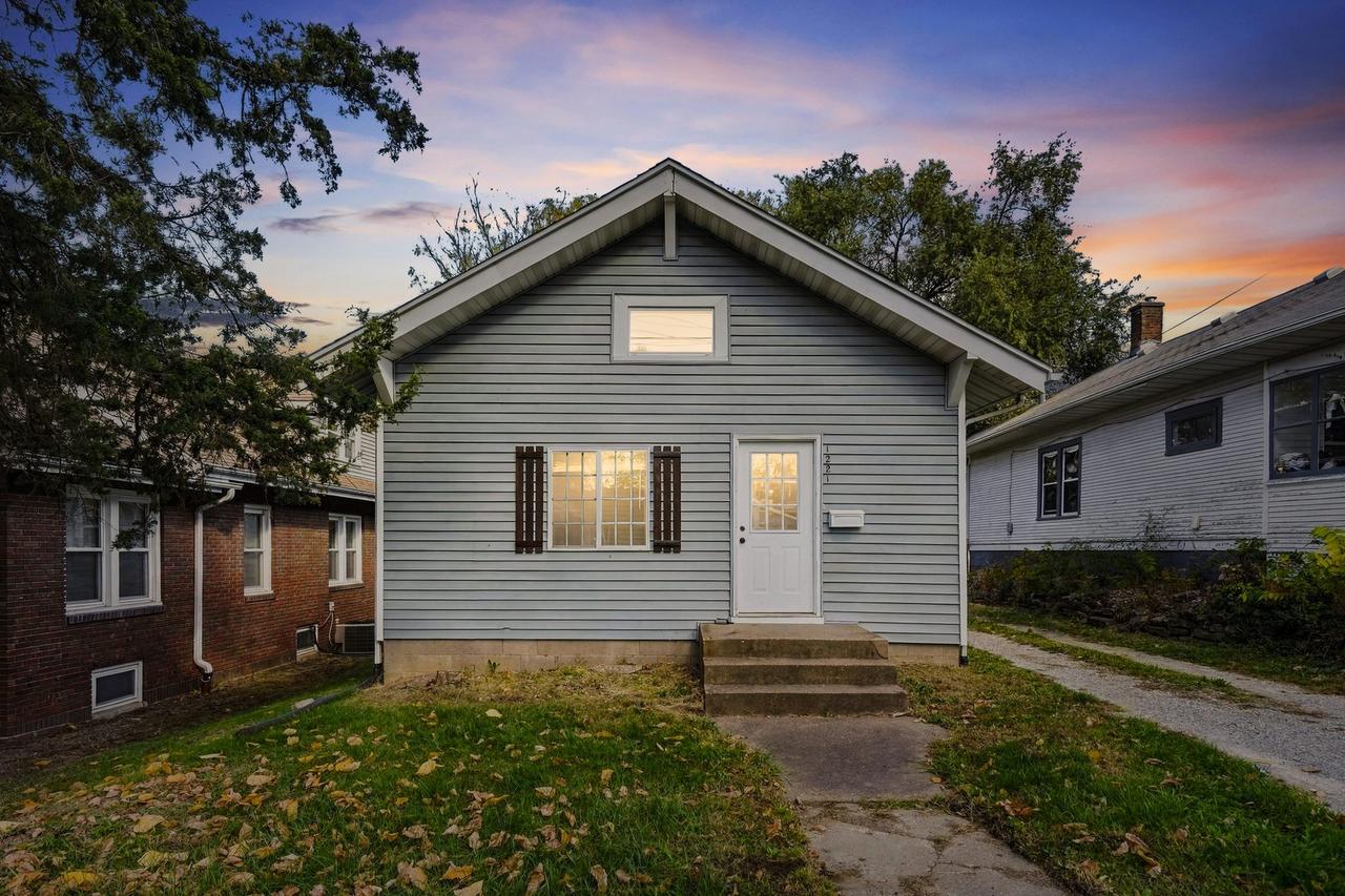 1221 25th Ave., Rock Island, IL 61201