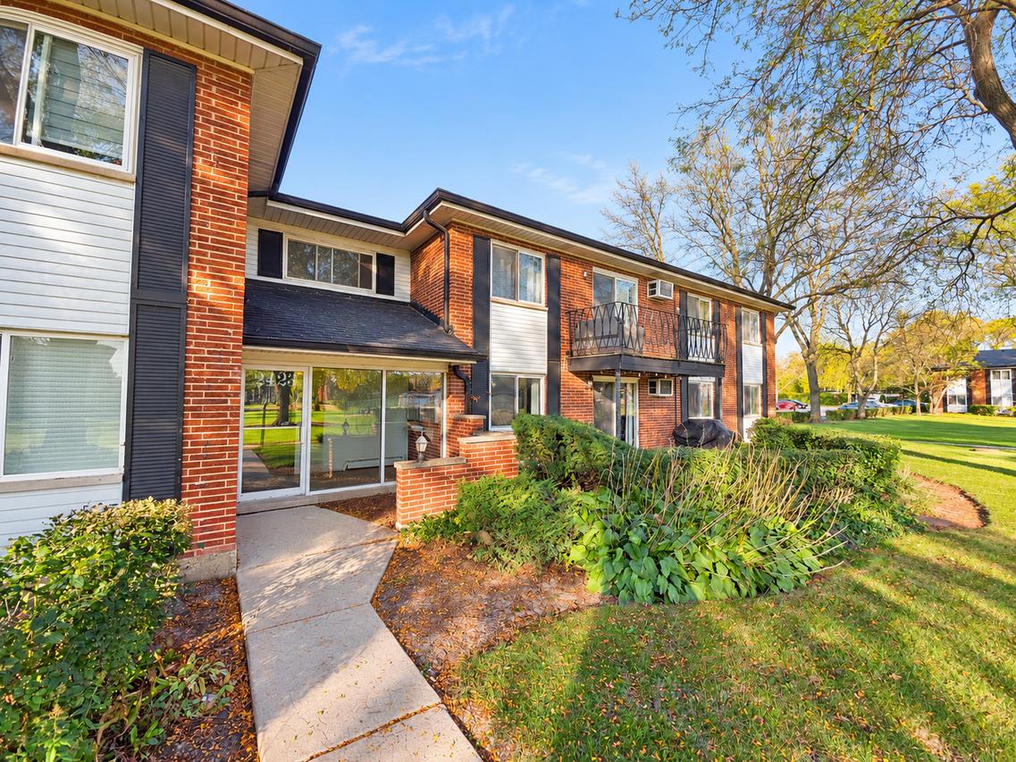 2423 E Olive St. #1A, Arlington Heights, IL 60004