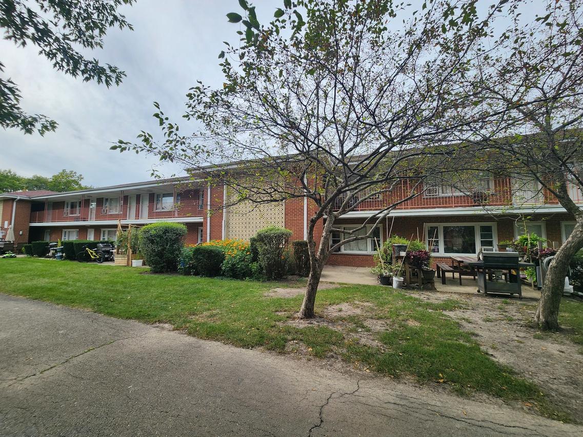 1107 E Algonquin Rd. #16, Arlington Heights, IL 60005