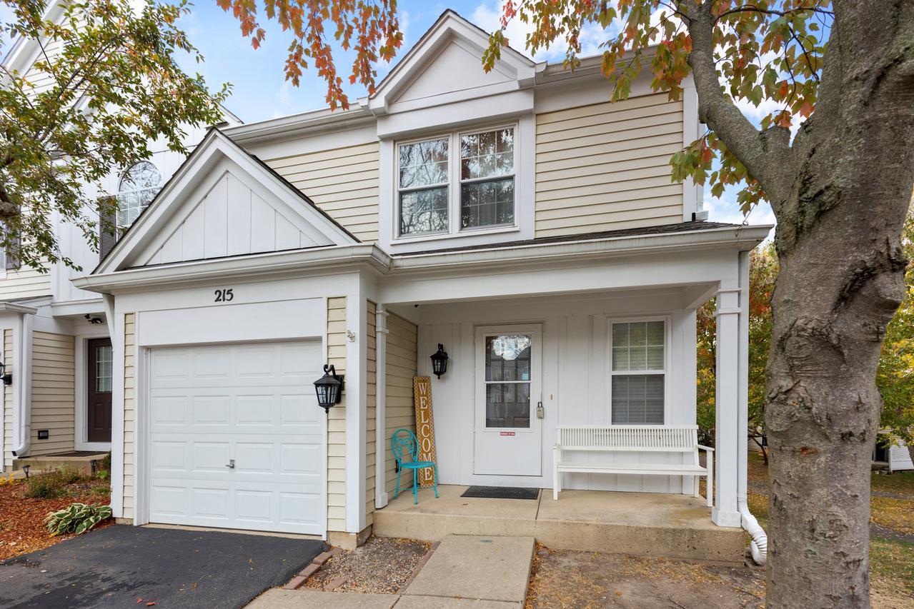 215 Half Moon Cir., Aurora, IL 60504