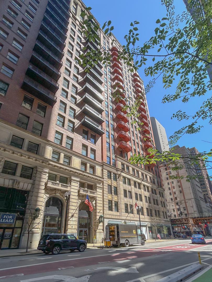 212 W Washington St. #1513, Chicago, IL 60606