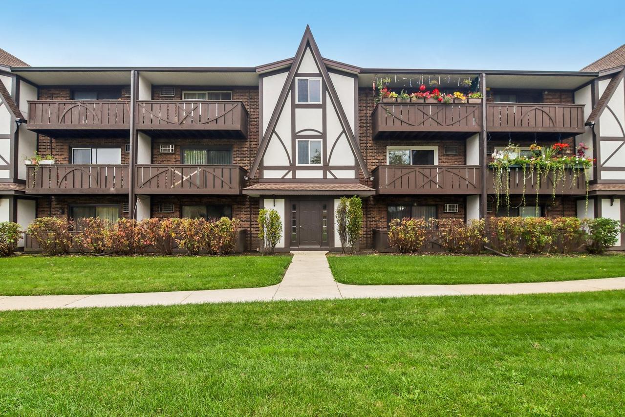 3 Timber Ln. #10, Vernon Hills, IL 60061