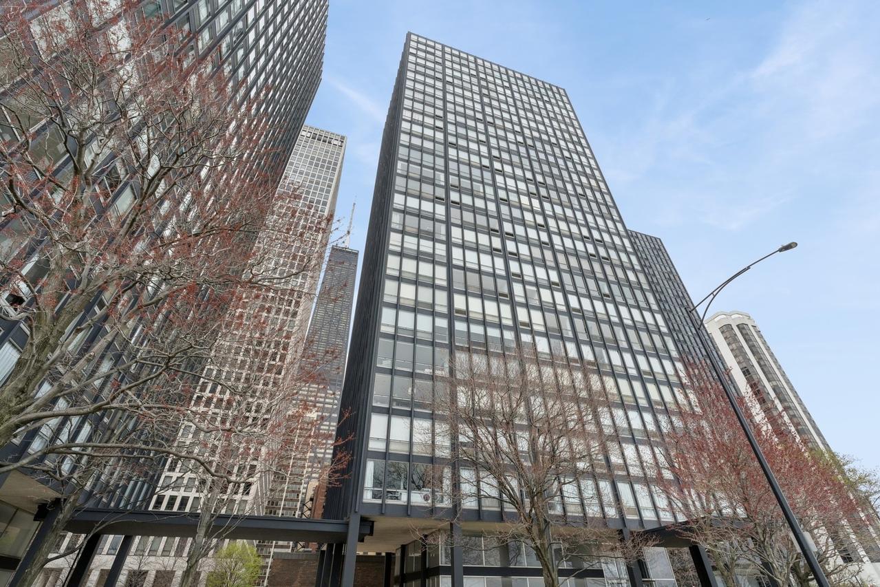 880 N Lake Shore Dr. #22F, Chicago, IL 60611